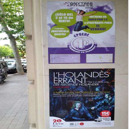 pegada de carteles en sarria enganxada de cartells