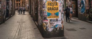 carteles en en barrio de gracia de barcelona